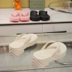 Gucci Women GG Thong Platform Slide Sandal White Rubber Mid 5 CM Heel - Bild 3