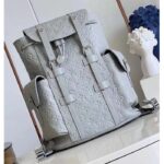 Louis Vuitton LV Unisex Christopher MM Backpack Mineral Gray Embossed Taurillon Monogram Cowhide Leather - Imagen 2