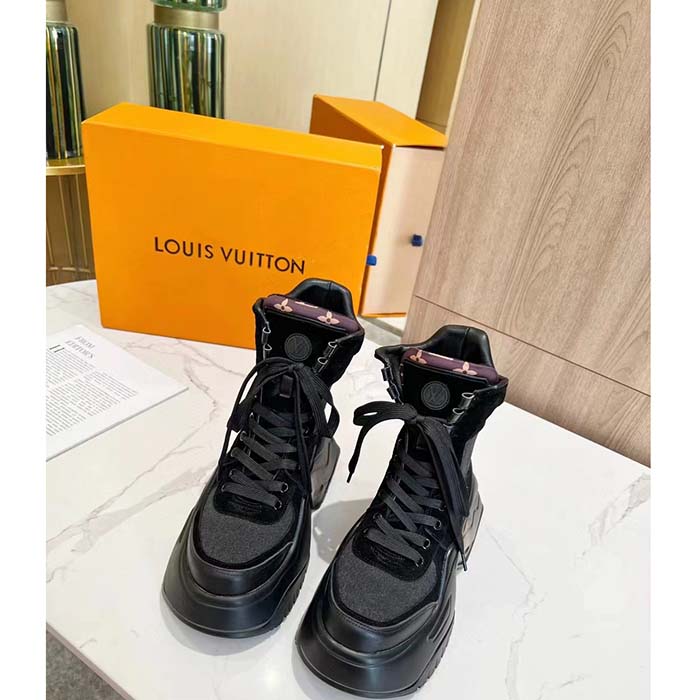 Louis Vuitton LV Unisex LV Archlight 2.0 Platform Black Suede Calf Leather Oversized Rubber (8)