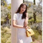 Louis Vuitton LV Women Capucines Mini Handbag Saffron Yellow Calfskin Leather Cowhide Lining - immagine 12