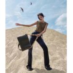 Louis Vuitton LV Women Coussin MM Handbag Black Monogram Embossed Puffy Lambskin - immagine 11