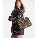 Louis Vuitton LV Women LV x YK OnTheGo MM​ Monogram Coated Canvas 3D Painted Dots Print - immagine 13