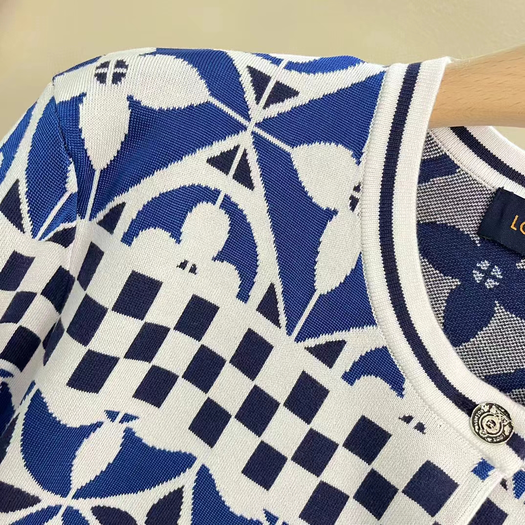 Louis Vuitton LV Women Monogram Flower Tile Jacquard Cropped Pullover Blue White Regular Fit (10)