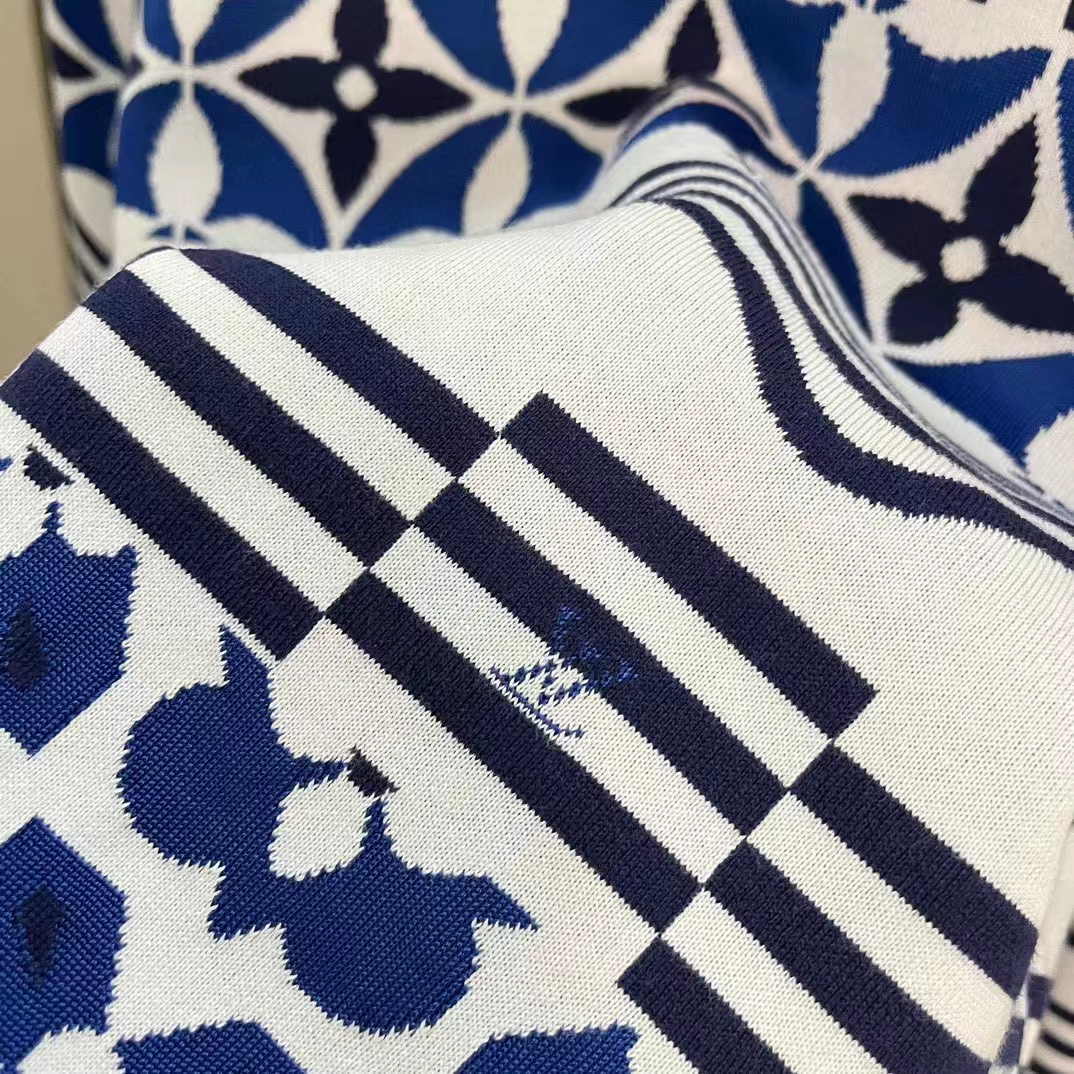 Louis Vuitton LV Women Monogram Flower Tile Jacquard Cropped Pullover Blue White Regular Fit (5)