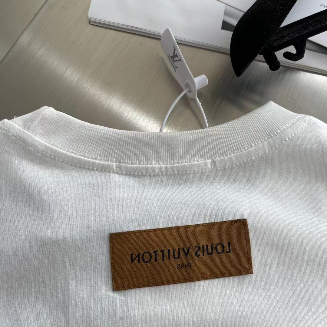 Louis Vuitton Men Printed Cotton T-Shirt Show Fit Ribbed Collar Milky White (6)