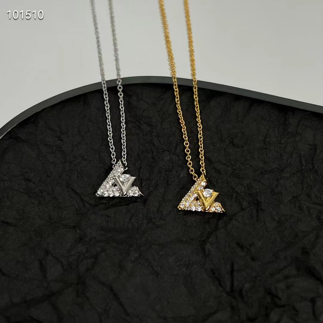 Louis Vuitton Unisex LV Volt One Pendant White Gold 36 Diamonds 0.16 CT (5)