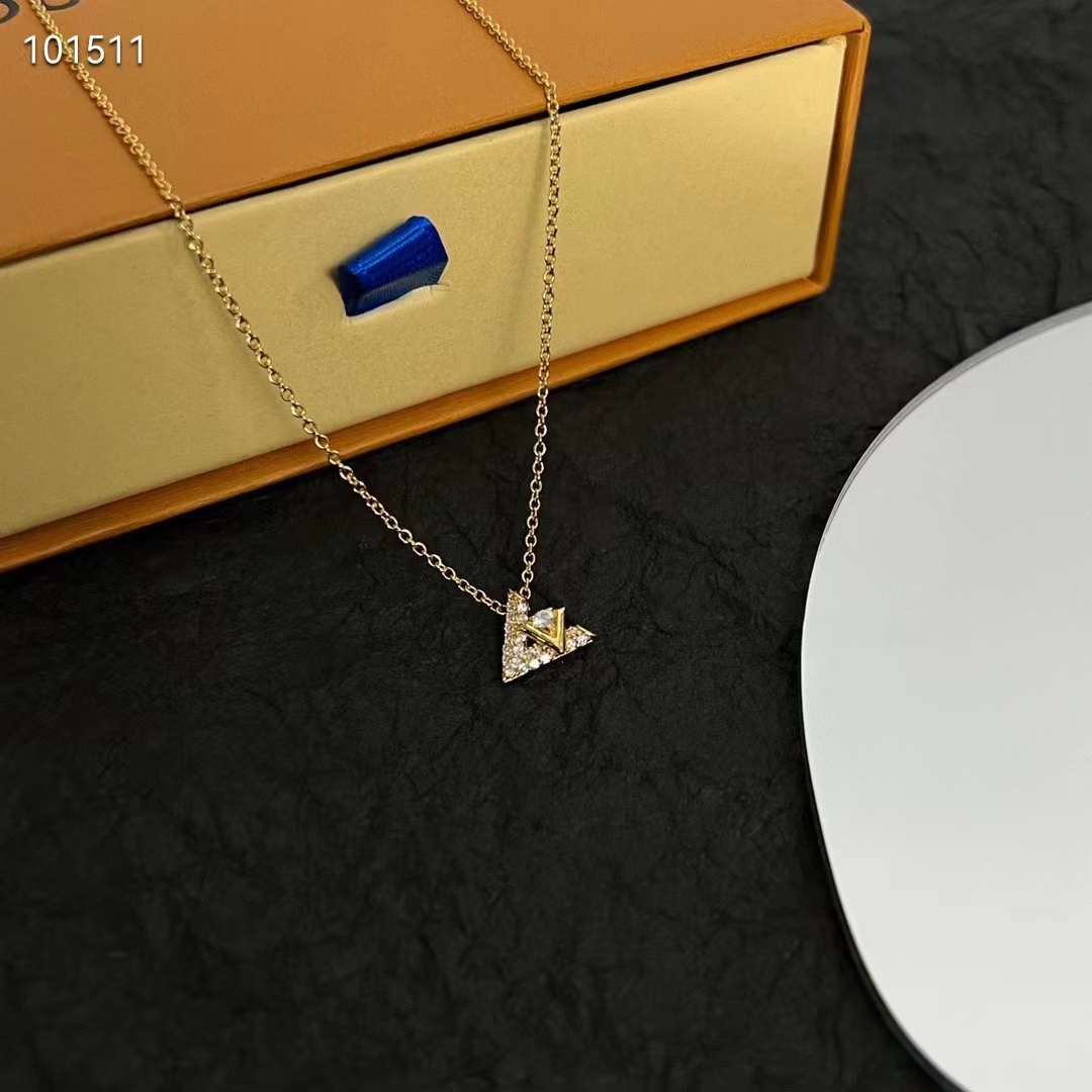 Louis Vuitton Unisex LV Volt One Pendant Yellow Gold 36 Diamonds 0.16 CT (2)