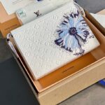 Louis Vuitton Unisex LV x YK Pochette Voyage White Taurillon Monogram Cowhide Psychedelic Flower – Image 2