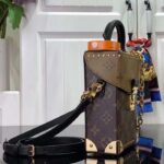 Louis Vuitton Women Camera Box Monogram Monogram Reverse Coated Canvas Cowhide Leather - immagine 4