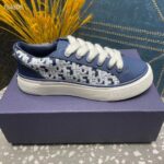 Dior Unisex CD B33 Sneaker Navy Blue Smooth Calfskin Cream Oblique Raised Embroidery – Bild 2