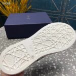 Dior Unisex CD B33 Sneaker Navy Blue Smooth Calfskin Cream Oblique Raised Embroidery – Bild 8