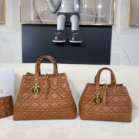 Dior Women CD Large Dior Toujours Bag Medium Tan Macrocannage Calfskin (6)