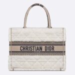 Borsa tote media Dior Women CD in shearling color ghiaccio con firma Christian Dior Paris