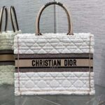 Dior Women CD Medium Book Tote Ice Cannage Shearling Christian Dior Paris Signature - immagine 2