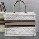 Dior Women CD Medium Book Tote Ice Cannage Shearling Christian Dior Paris Signature - immagine 3