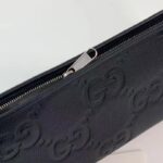 Gucci Unisex Jumbo GG Pouch Black Jumbo GG Leather Zip Closure - Image 8
