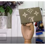 Louis Vuitton LV Unisex Victorine Wallet Cream Monogram Empreinte Embossed Supple Grained Cowhide Leather – Image 3