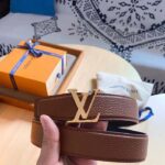 Louis Vuitton Unisex LV Initiales 40 MM Reversible Belt Taurillon Calf Leather Signature Buckle - Imagen 3