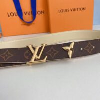 Louis Vuitton Unisex LV Pretty LV 30 MM Reversible Belt Monogram Canvas Quartz Leather (2)