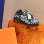 Louis Vuitton Unisex LV Trainer Sneaker Black Printed Canvas Rubber Outsole Monogram Flowers – Bild 2