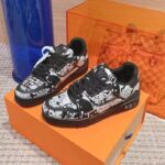Louis Vuitton Unisex LV Trainer Sneaker Black Printed Canvas Rubber Outsole Monogram Flowers – Bild 6