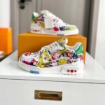 Louis Vuitton Unisex LV Trainer Sneaker White Printed Canvas Rubber Outsole Initials - Imagen 3