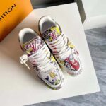 Louis Vuitton Unisex LV Trainer Sneaker White Printed Canvas Rubber Outsole Initials - Imagen 4