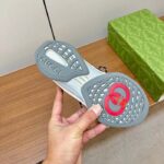 Gucci Unisex GG Run Sneaker Lilac Suede Interlocking G Bi-Color Rubbe Low Heel - Imagen 10