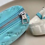 Louis Vuitton LV Women Coussin PM Handbag Azure Blue Lambskin Calfskin Cowhide Leather - immagine 6