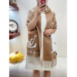 Louis Vuitton Unisex Cold Reykjavik Scarf Cashmere Mink Fur Beige Jacquard LV Initials Monogram Flowers – Bild 9