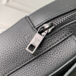 Louis Vuitton Unisex LV Pilot Slingbag Aerogram Collection Black Cowhide Leather Textile Lining - immagine 7