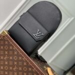 Louis Vuitton Unisex LV Pilot Slingbag Aerogram Collection Black Cowhide Leather Textile Lining - immagine 2