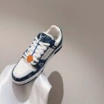 Louis Vuitton Unisex LV Trainer Sneaker Blue Monogram Denim Monogram-Embossed Grained Calf Leather - Imagen 7