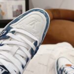 Louis Vuitton Unisex LV Trainer Sneaker Blue Monogram Denim Monogram-Embossed Grained Calf Leather - Imagen 8