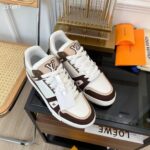 Louis Vuitton Unisex LV Trainer Sneaker Moka Brown Nubuck Calf Leather Grained Calf Leather - immagine 4