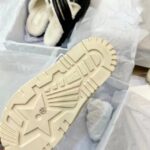 Dior Unisex CD D-Cross Slide Powder Beige Lambskin White Shearling - immagine 7