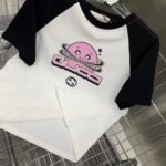 Gucci GG Women Cotton Jersey Short Sleeved T-Shirt Off White Black Gucci Planet Print Crewneck - Imagen 4