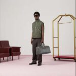 Gucci Unisex GG Savoy Small Duffle Bag Grey Black GG Supreme Canvas - Imagen 11