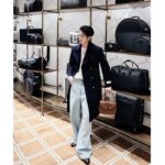 Gucci Men GG Felt Wool Coat Dark Navy Metal Buttons Gucci Cities Label Fully Lined - Imagen 12