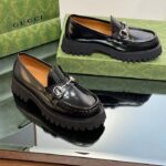 Gucci Women GG Loafer Horsebit Black Leather Rubber Lug Sole Flat - Imagen 2
