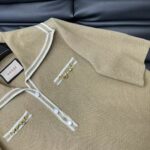 Gucci Women GG Wool Polo Shirt Horsebit Camel Wool Sailor Collar Two Front Pockets Short Sleeves – Bild 9