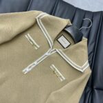 Gucci Women GG Wool Polo Shirt Horsebit Camel Wool Sailor Collar Two Front Pockets Short Sleeves – Bild 8