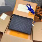 Louis Vuitton LV Unisex Pochette Voyage MM Black Grey Monogram Eclipse Canvas - immagine 4