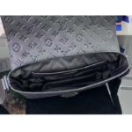 Louis Vuitton LV Unisex S-Cape Messenger Taurillon Monogram Embossed Cowhide Leather - Imagen 6