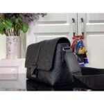 Louis Vuitton LV Unisex S-Cape Messenger Taurillon Monogram Embossed Cowhide Leather - Imagen 4