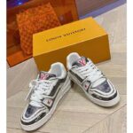 Louis Vuitton LV Unisex Trainer Sneaker Black Printed Calf Leather Rubber Outsole Monogram Flowers – Bild 3