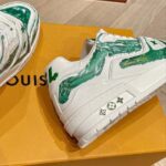 Louis Vuitton LV Unisex Trainer Sneaker Green Printed Calf Leather Rubber Outsole Monogram Flowers - Imagen 9