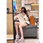 Louis Vuitton LV Unisex Trainer Sneaker Purple Monogram Denim Rubber Outsole Monogram Flower - Bild 11