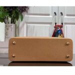Louis Vuitton LV Women Capucines MM Handbag Arizona Brown Cognac Taurillon Leather - immagine 5