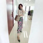 Louis Vuitton LV Women NéoNoé MM Bucket Bag Tourterelle Gray Cream Embossed Grained Cowhide Leather - Image 11